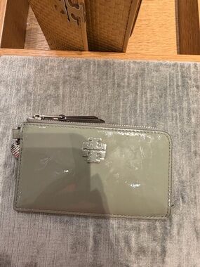 Tory Burch britten textured patent zip Card Case Wallet green new with tag